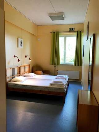Хостелы Godby Vandrarhem Годбю Двухместный номер с 1 кроватью или 2 отдельными кроватями, общая ванная комната-1