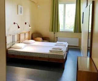 Хостелы Godby Vandrarhem Годбю Двухместный номер с 1 кроватью или 2 отдельными кроватями, общая ванная комната-2